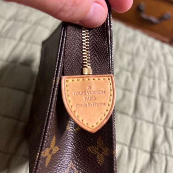 LV Monogram Toiletry Pouch 19 - Picture 2 of 8